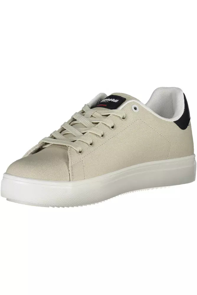 Schlanker beige Sneaker mit kontrastierenden Akzenten