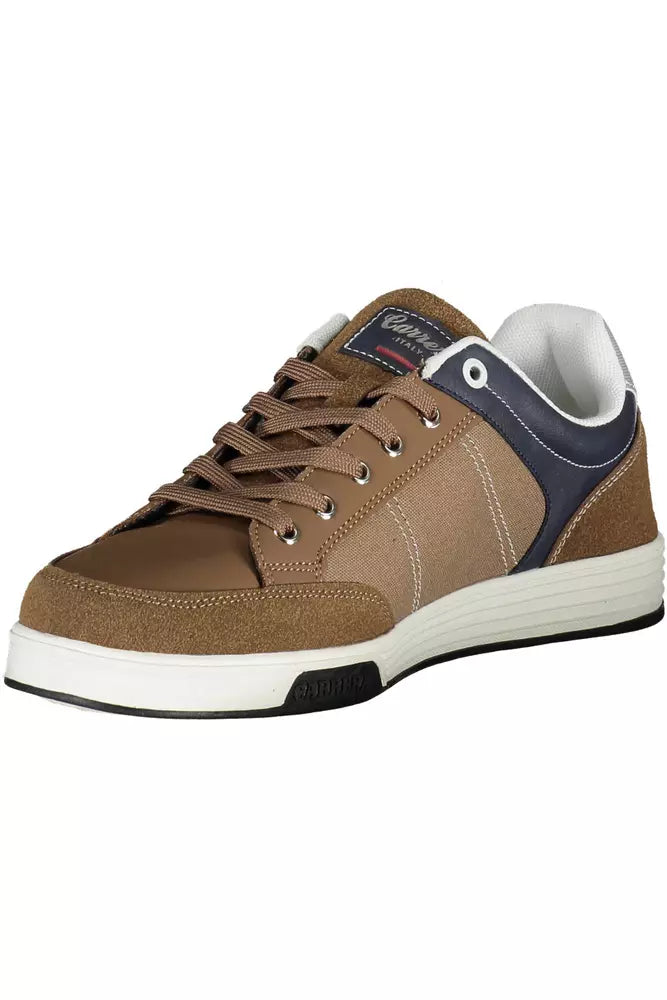 Dapper braune Sport -Turnschuhe