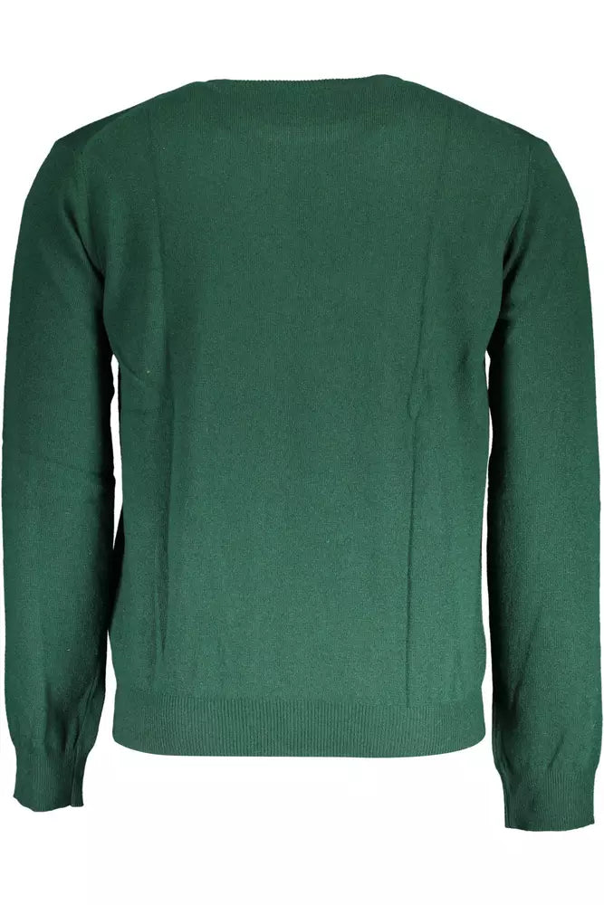 Eleganter grüner gestickter Pullover