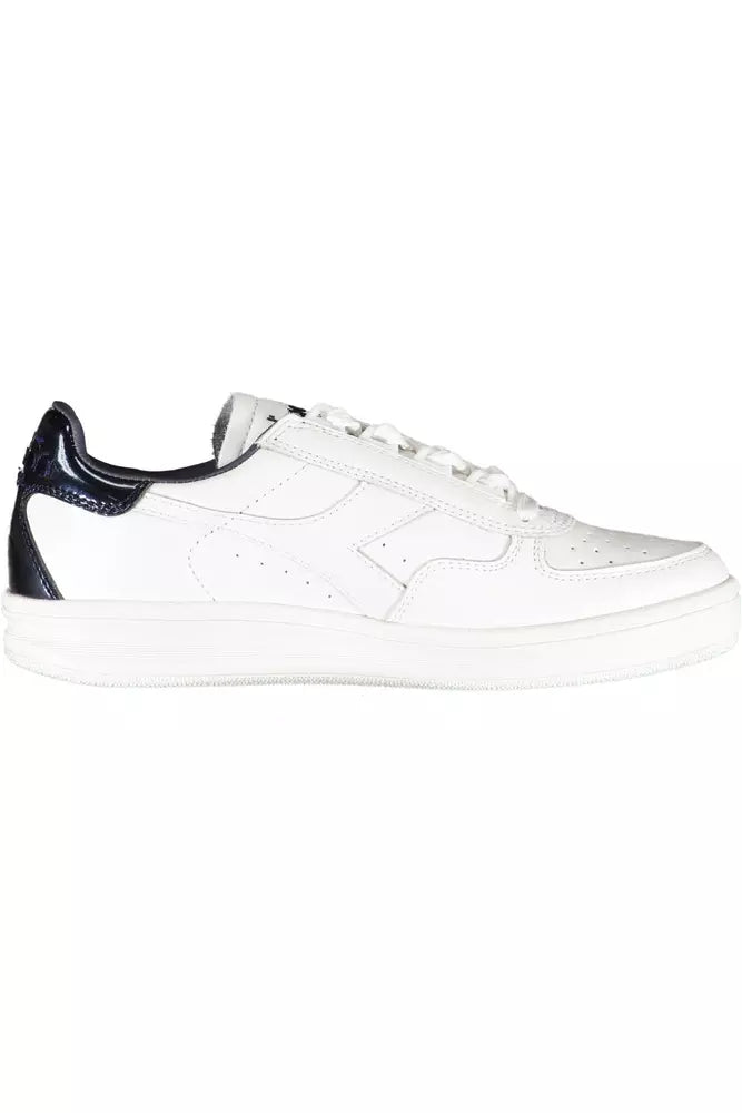 Eleganti sneaker al pizzo bianco con dettagli a contrasto