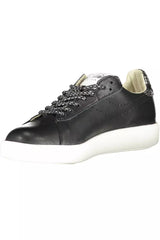 Sneakers per la pizzo del contrasto nero chic nero