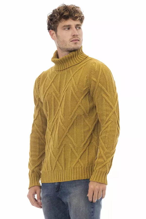 Suéter de cuello de tortuga amarillo elegante