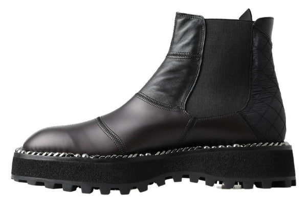 Élégant stretch à la cheville noire sur les bottes