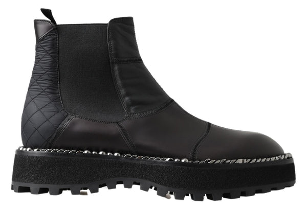 Élégant stretch à la cheville noire sur les bottes