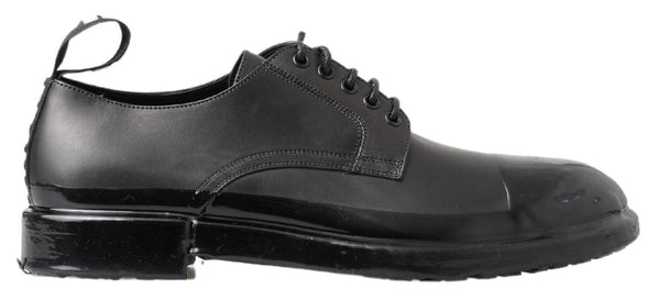 Eleganti scarpe in pelle allacciata del derby in nero