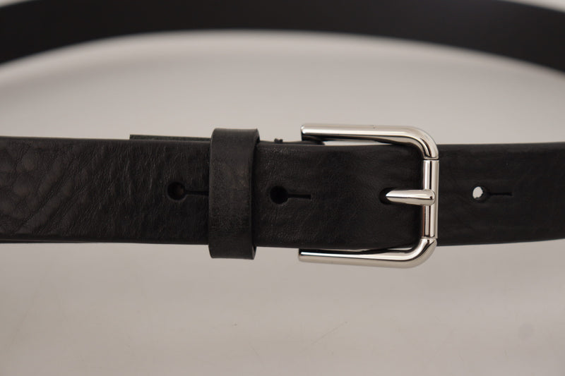 Ceinture en cuir noir élégant avec boucle en métal