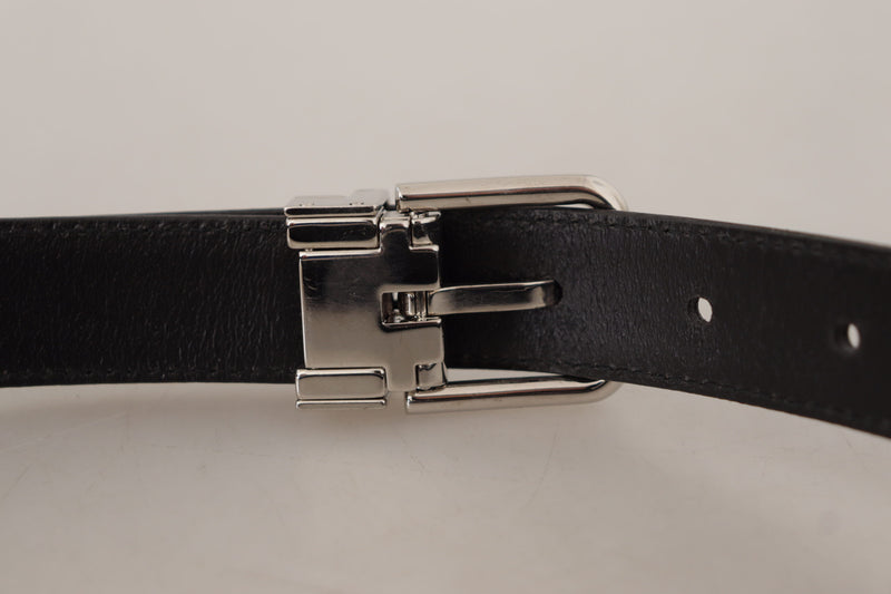 Ceinture en cuir noir élégant avec boucle en métal