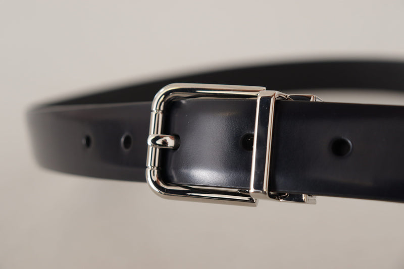 Ceinture en cuir noir élégant avec boucle en métal