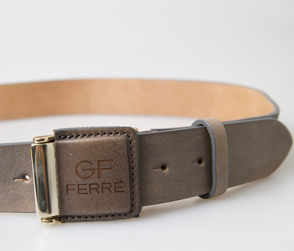 Ceinture de mode en cuir élégant avec boucle gravée