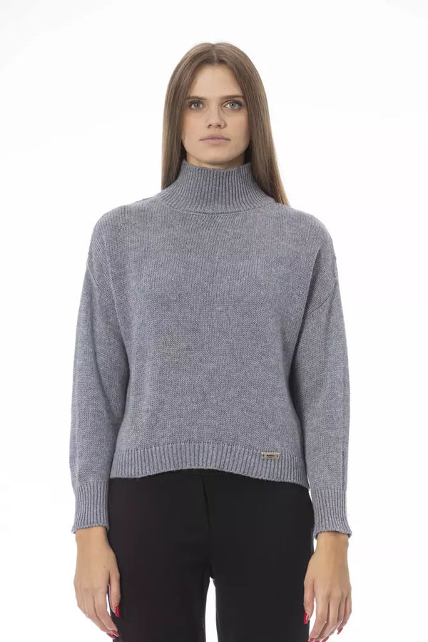 Maglione del collo grigio del fascino vulcanico