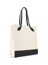 Sac fourre-tout en cuir monochrome chic