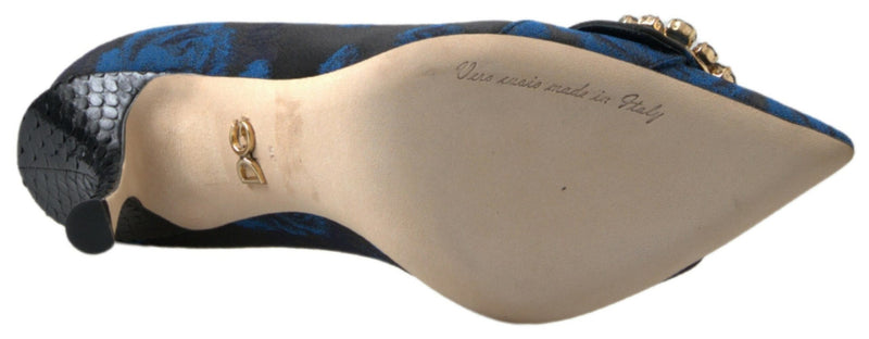 Eleganti pompe abbellite in cristallo blu