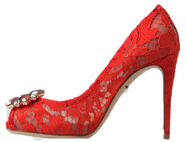 Talons de dentelle rouge chic avec l'embellissement en cristal