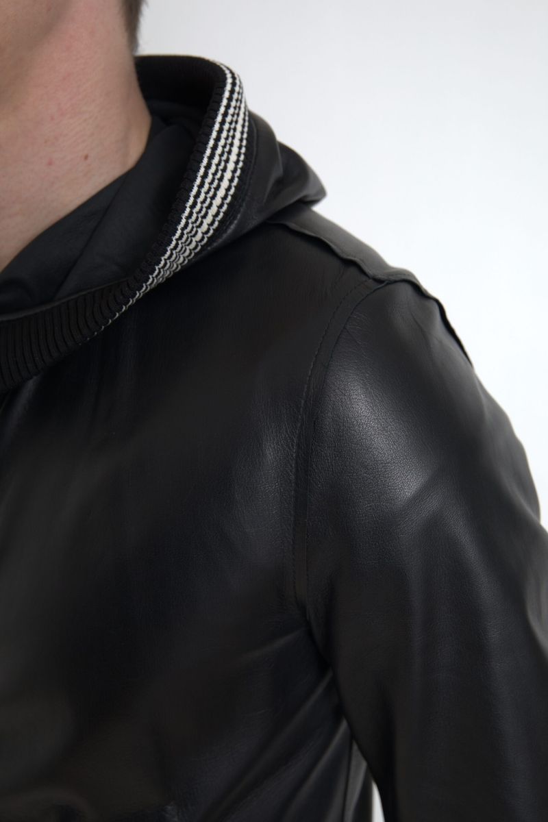 Elegante schwarze Lederbomberjacke