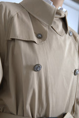 Elegantes doppeltes Trenchcoat