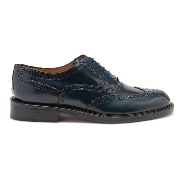 Elegantes zapatos brogue de cuero azul