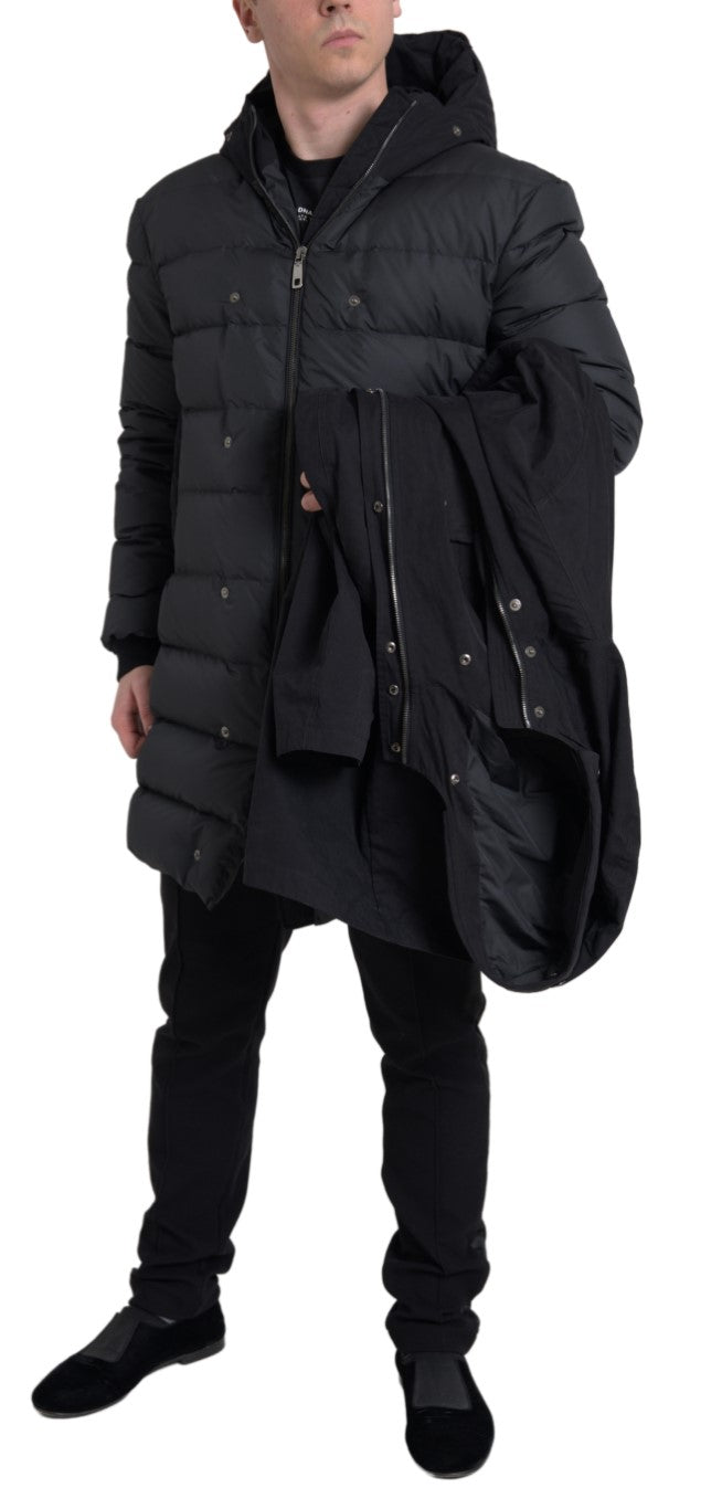 Elegante trench con cappuccio nero