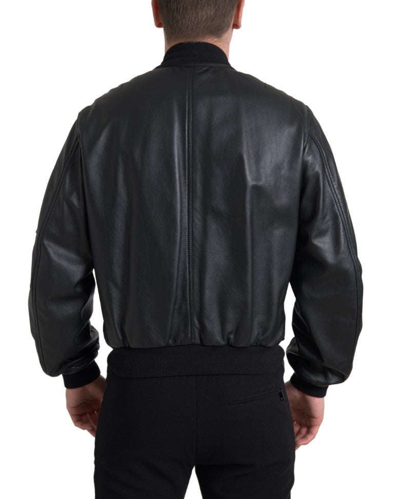 Elegante chaqueta de bombardero de cuero negro