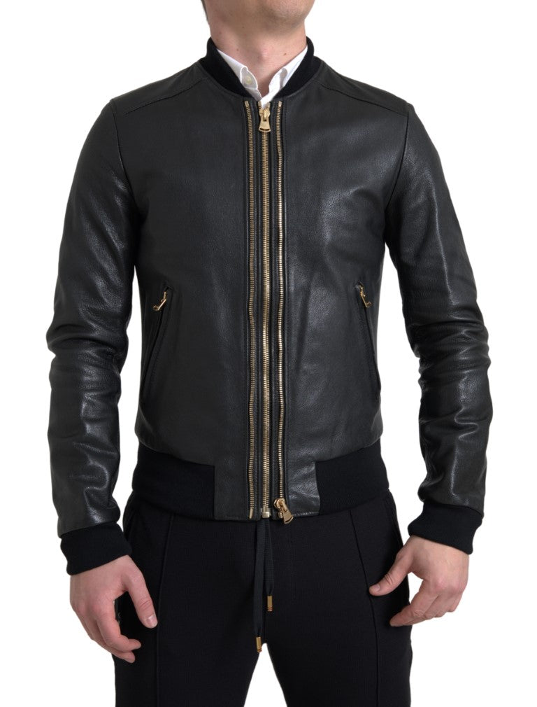 Elegante chaqueta de motociclista de cuero negro