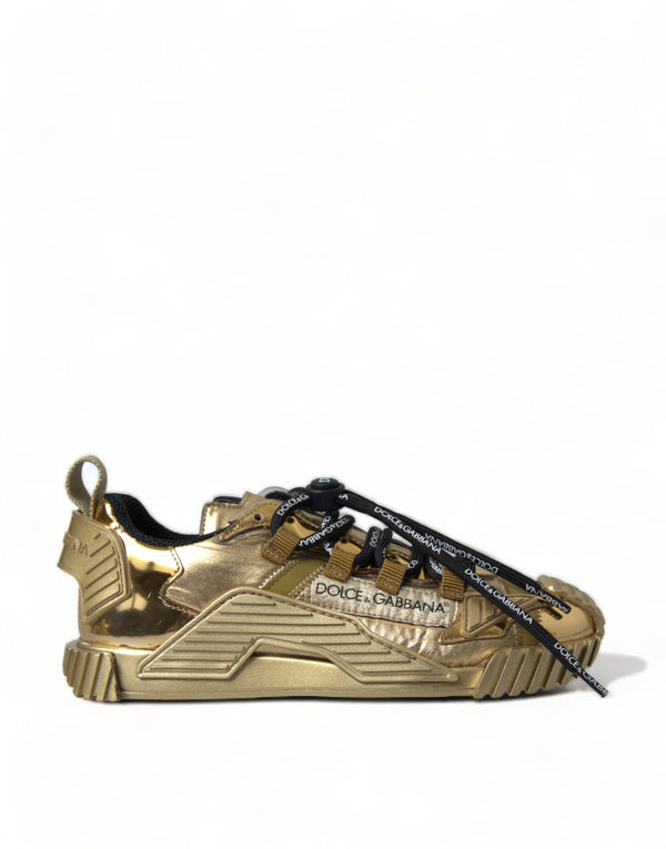 Sneaker di lusso dalle toni oro scintillanti