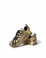 Sneaker di lusso dalle toni oro scintillanti