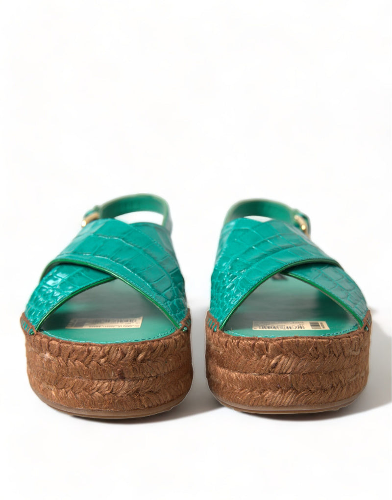 Eleganti sandali della piattaforma di espadrille verde