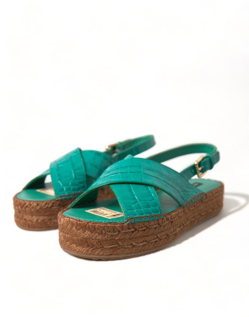 Eleganti sandali della piattaforma di espadrille verde