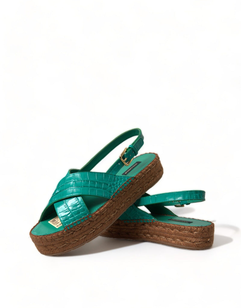 Eleganti sandali della piattaforma di espadrille verde