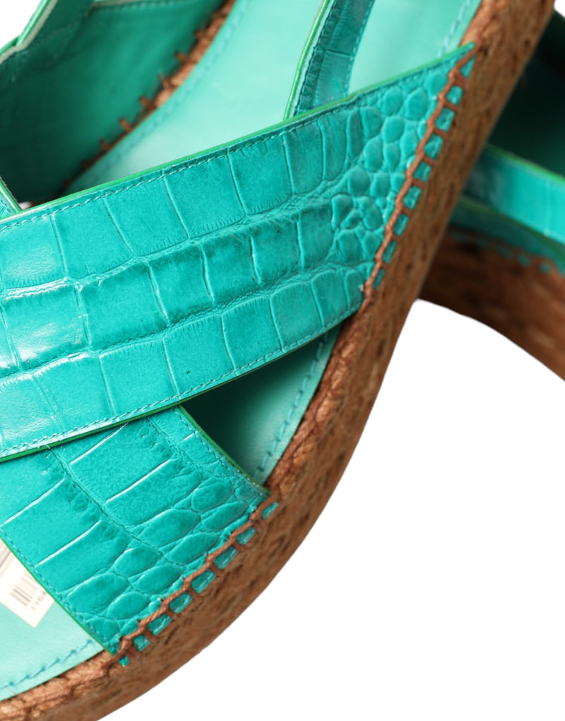 Eleganti sandali della piattaforma di espadrille verde