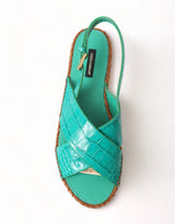 Eleganti sandali della piattaforma di espadrille verde