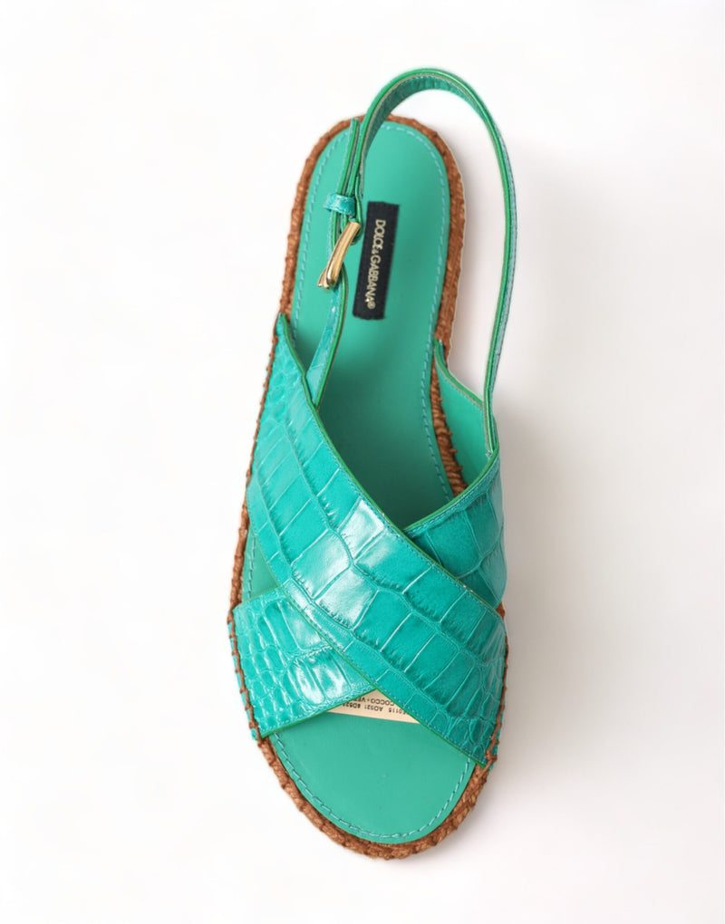 Eleganti sandali della piattaforma di espadrille verde