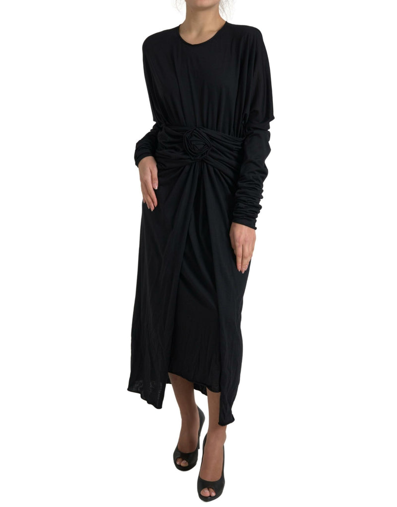 Robe enveloppante en laine noire élégante