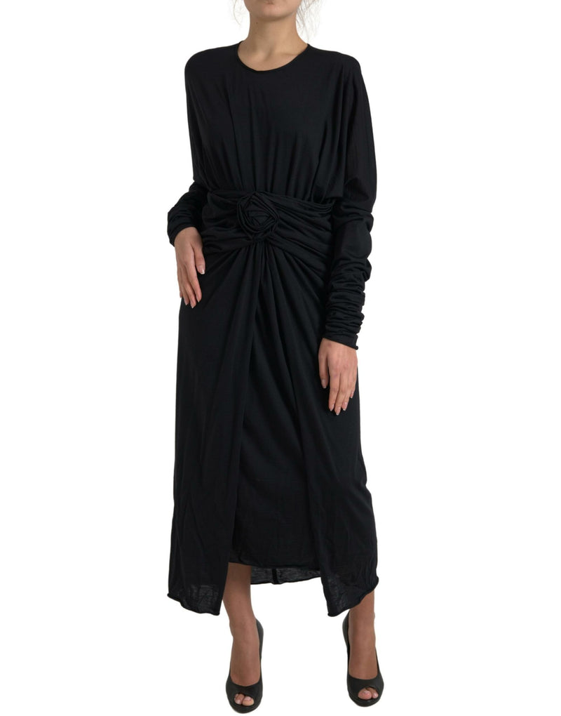 Robe enveloppante en laine noire élégante