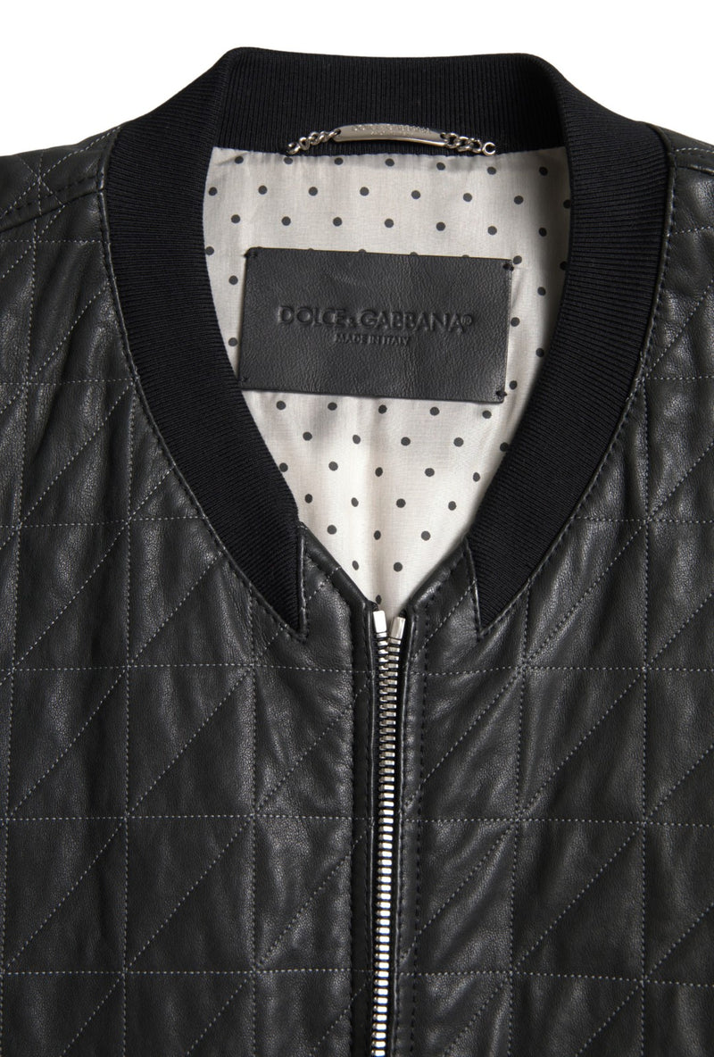 Elegante chaqueta de bombardero de cuero negro