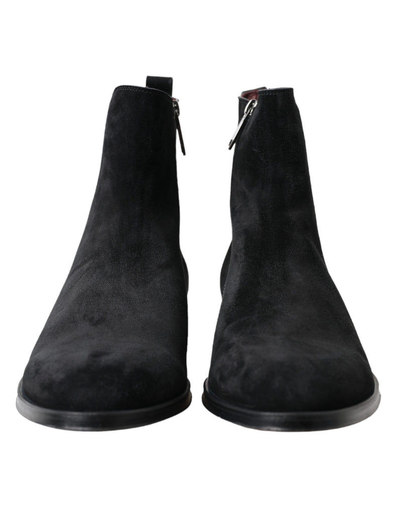 Elegantes botas de terciopelo negro