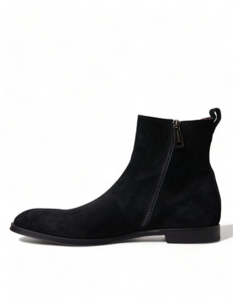 Elegantes botas de terciopelo negro