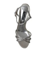 Elegantes sandalias de tacones adornados con cristal