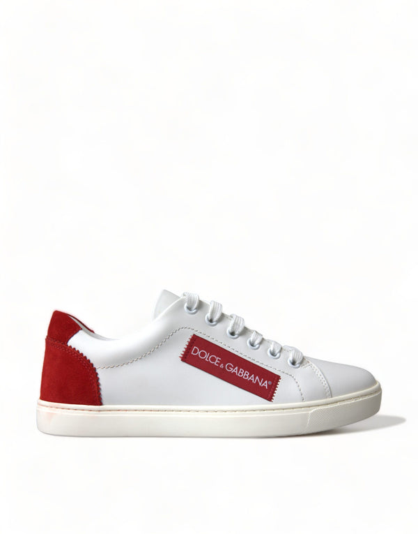 Zapatillas de deporte de cuero blanco elegantes con acentos rojos