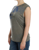 Top gris sin mangas con detalles azules