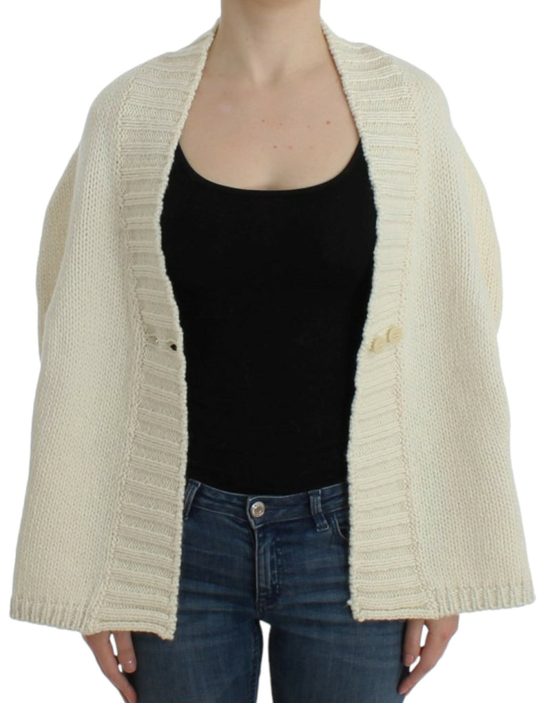 Élégant hybride de cape-cardigan tricoté