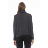 Pull gris du col volcanique chic