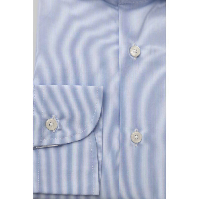 Camisa de cuello francés elegante azul claro de color azul claro