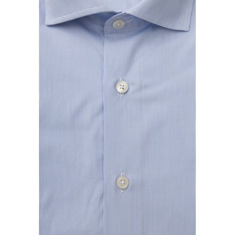 Elegante camicia da colletto francese a blu chiaro