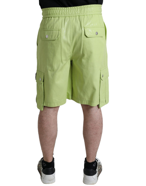 Schicke hellgrüne Baumwoll -Bermuda -Shorts