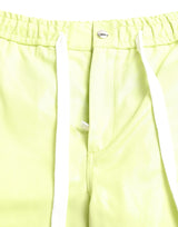 Schicke hellgrüne Baumwoll -Bermuda -Shorts