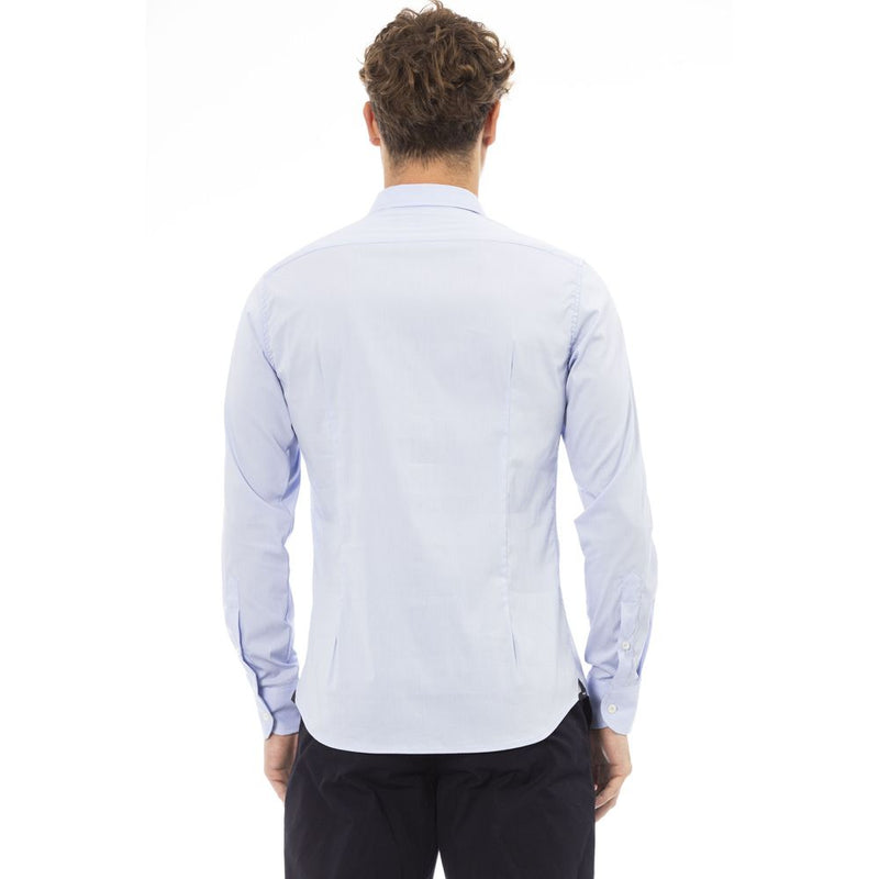 Elegante camisa de cuello italiano azul claro