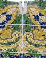 Eleganza senza maniche ricamata dalla Majolica