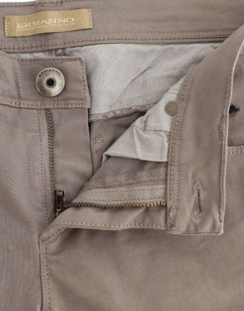 Jeans magri chic taupe per stile elevato