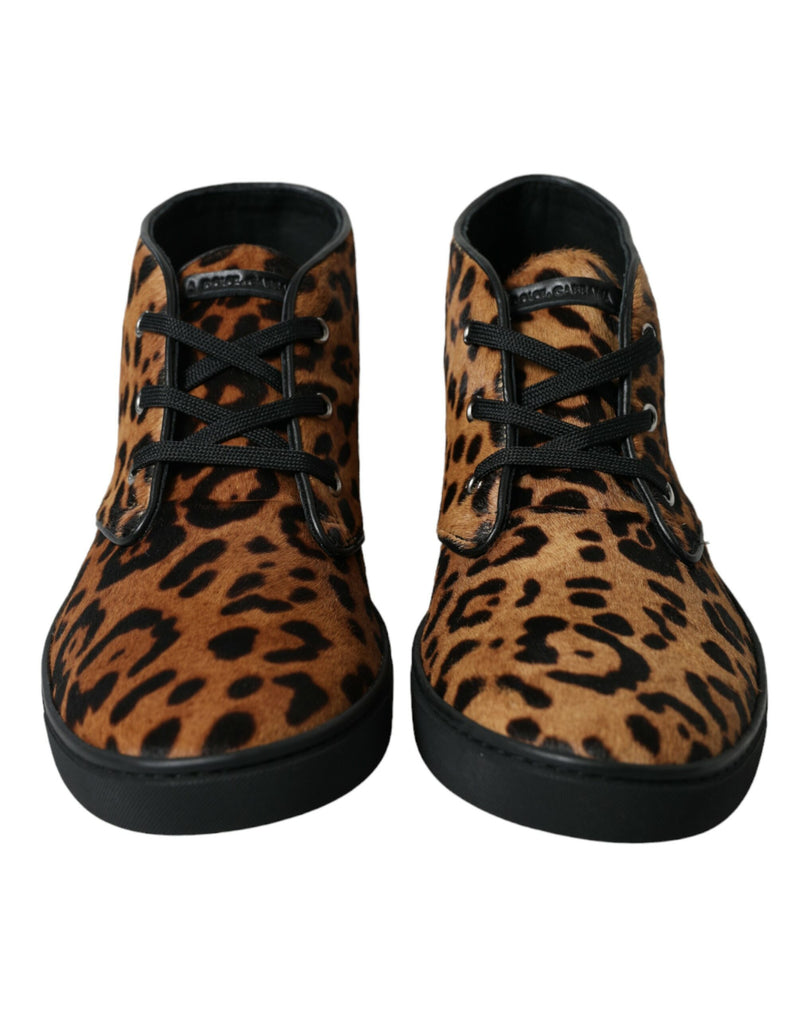 Eleganter Leopardendruck mittelgroße Turnschuhe