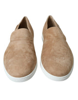 Elegantes mocasines de cuero beige